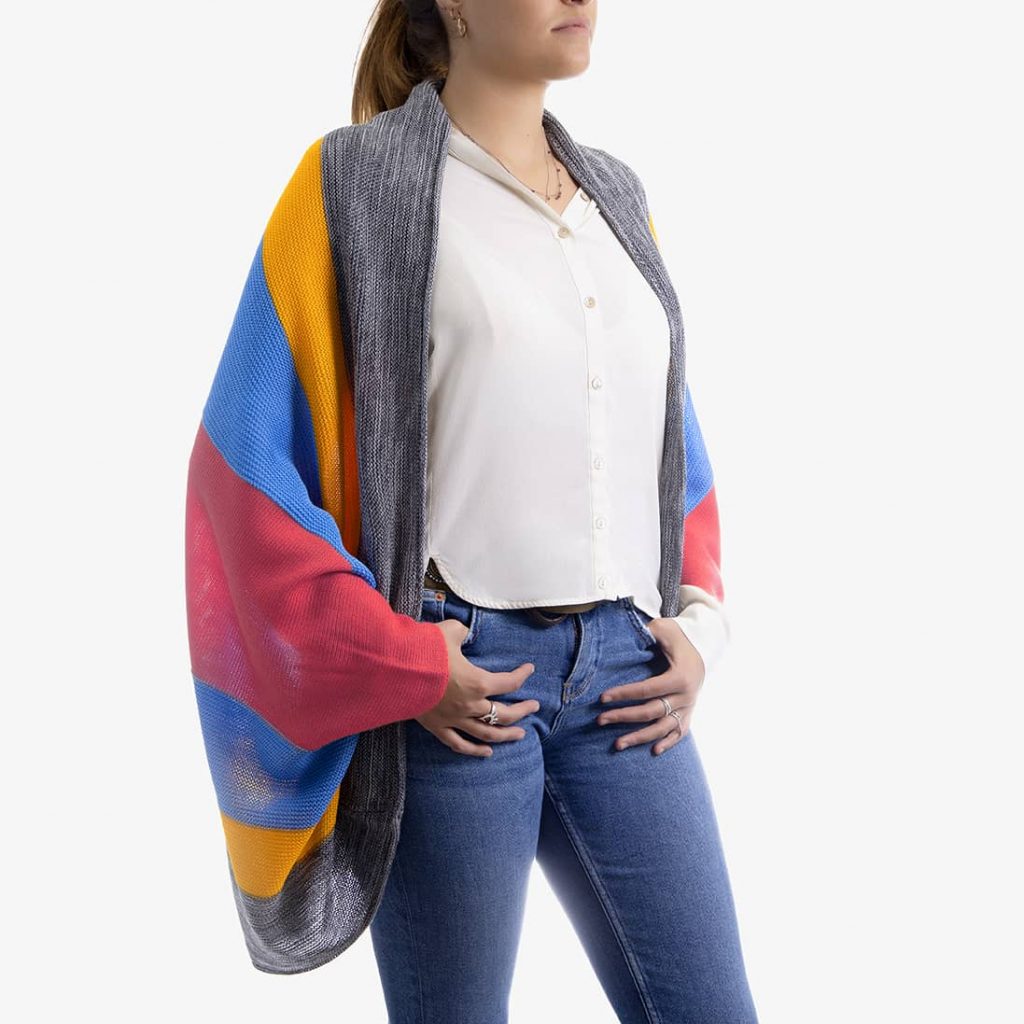 Poncho rayas colores frente abierto