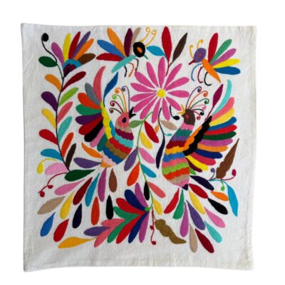 Two Sisters Funda de Cojín Bordado a Mano Auténtico Artesanal Original de Tenango México. Cuadrada 41 x 41 cm. (Pavorreales con Rosa)