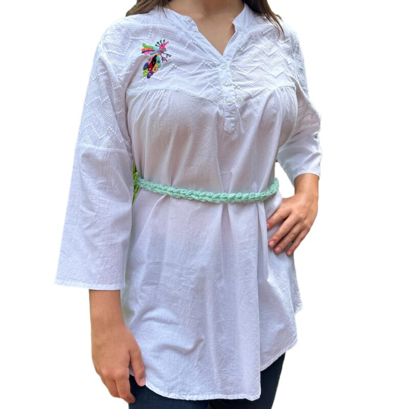 Two Sisters Blusa Delgada de Algodón Manga 3/4 con de Detalles Crochet para Mujer (Con Bordado Tenango de Pavorreal)