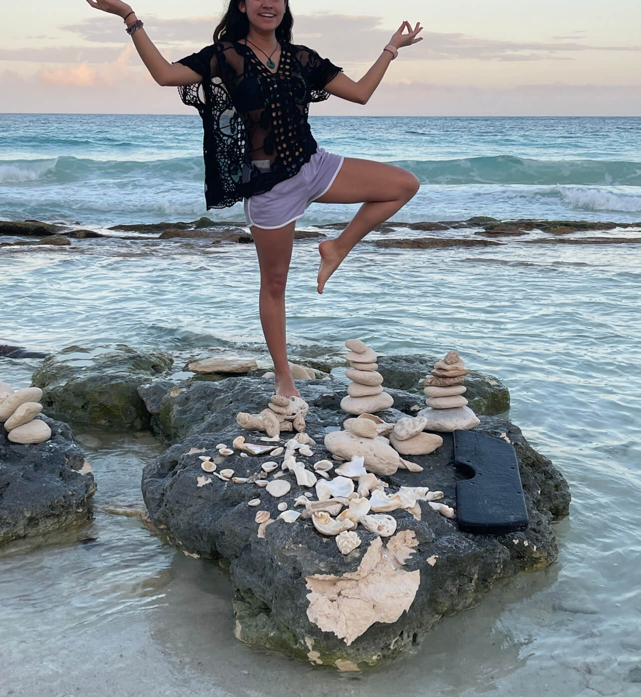 Two Sisters Ropa de Playa Tipo Blusa para Verano con Detalle de Crochet Tejido a Mano para Mujer Talla Única (Negro) - Imagen 9