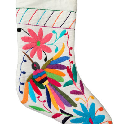 Bota Navideña con bordado Tenango de un colibrí y flores