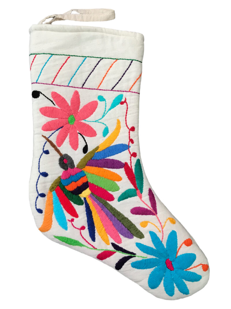 Bota Navideña con bordado Tenango de un colibrí y flores